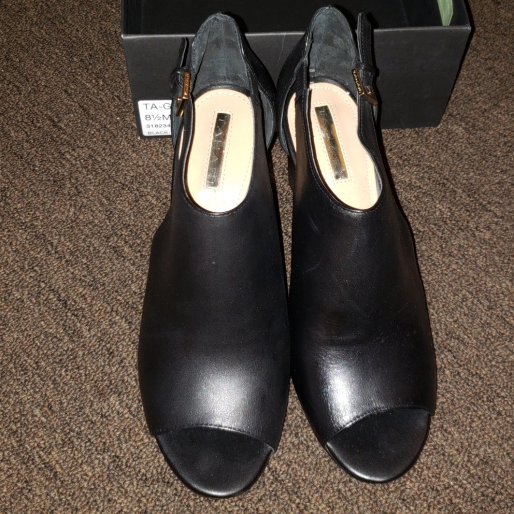 Tahari Going Shoes